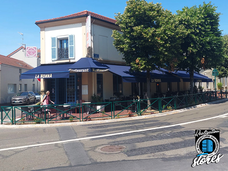 Remplacement de toiles de stores de restaurant dans les Yvelines - La Fermeture Parisienne